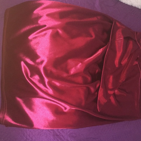 Red dress - Picture 2 of 4